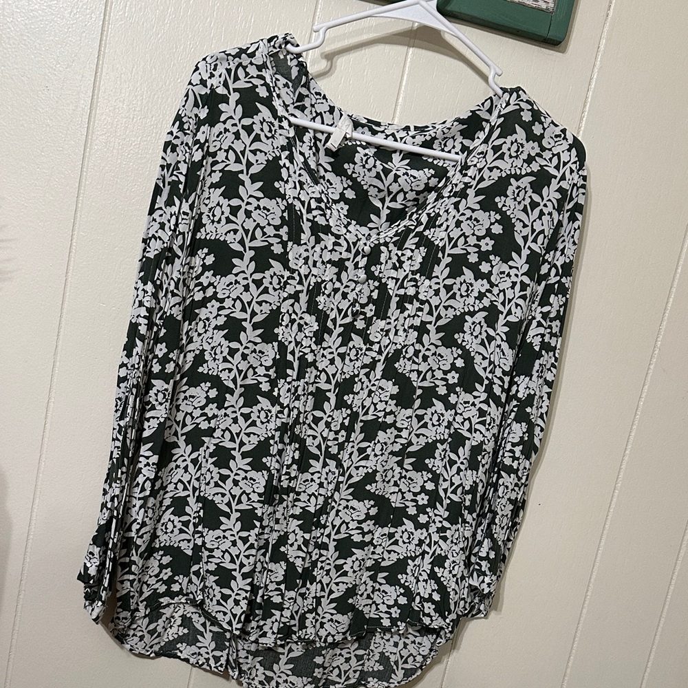 Fun 2 Fun Black and White Floral Blouse